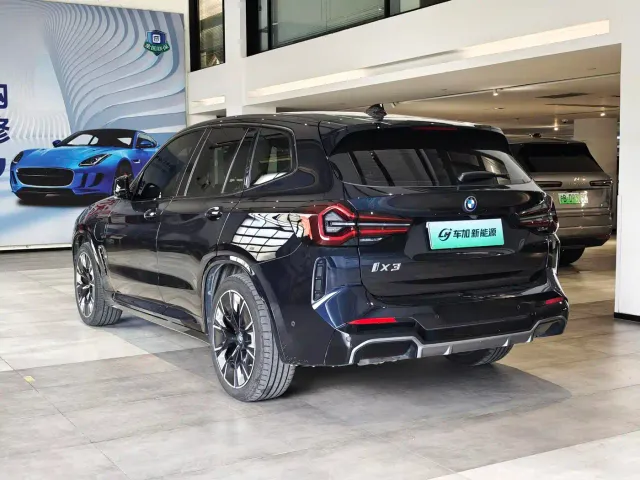 BMW iX3 — Фото автомобиля 9