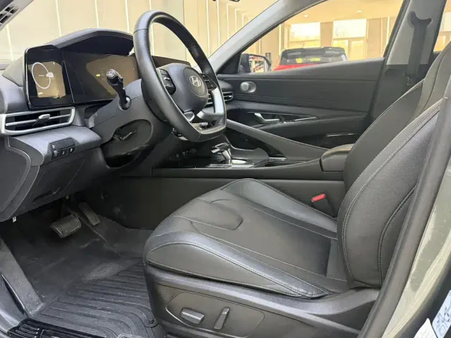 Hyundai Elantra — Фото автомобиля 4
