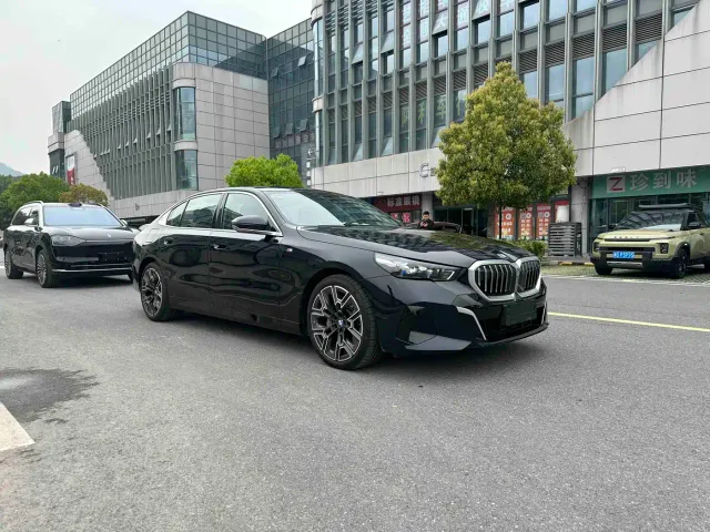 BMW 5 Series — Фото автомобиля 7