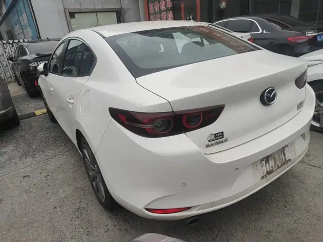 Mazda Axela — Фото автомобиля 4
