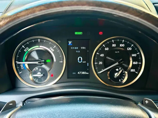 Toyota Alphard — Фото автомобиля 10