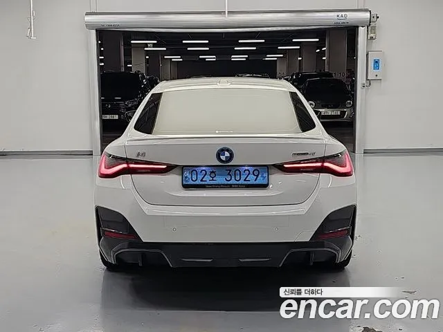 BMW i4 — Фото автомобиля 3