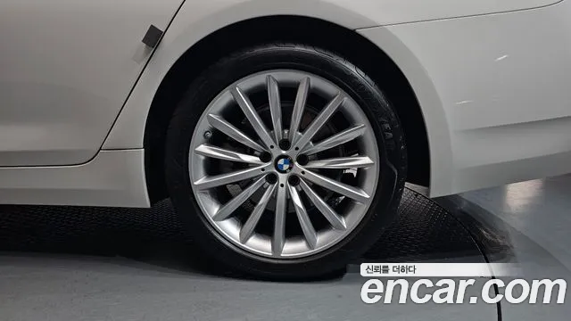 BMW 5-Series — Фото автомобиля 19