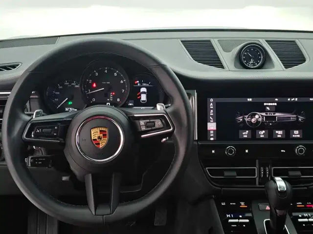 Porsche Macan — Фото автомобиля 5