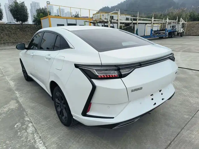 Dongfeng Yixuan — Фото автомобиля 4