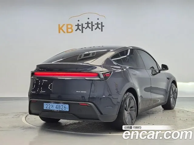 Tesla Model Y — Фото автомобиля 3