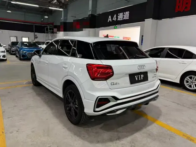 Audi Q2L — Фото автомобиля 7