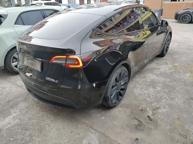 Tesla Model Y — Фото автомобиля 6