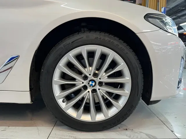 BMW 5 Series — Фото автомобиля 7