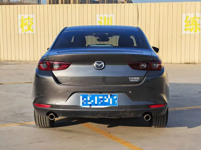 Mazda Axela — Фото автомобиля 5