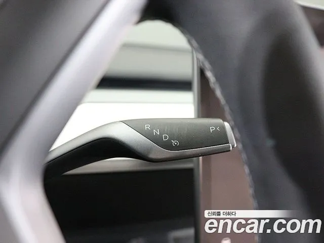 Tesla Model Y — Фото автомобиля 12