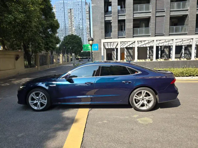 Audi A7L — Фото автомобиля 4