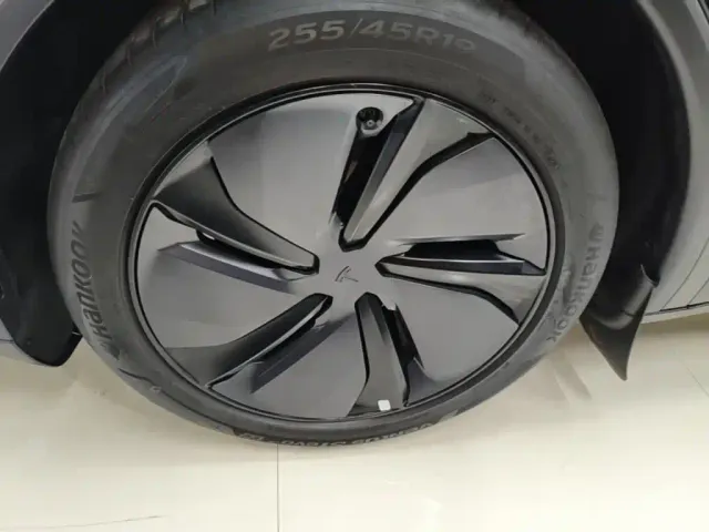 Tesla Model Y — Фото автомобиля 22