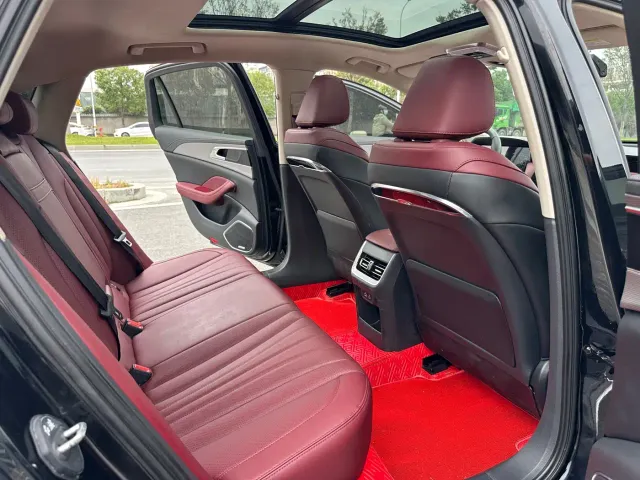Hongqi H5 — Фото автомобиля 10