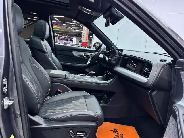 GAC Trumpchi GS8 — Фото автомобиля 20