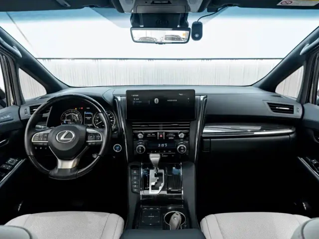 Lexus LM — Фото автомобиля 16