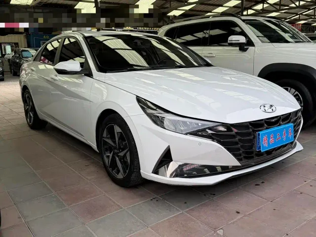 Hyundai Elantra — Фото автомобиля 3