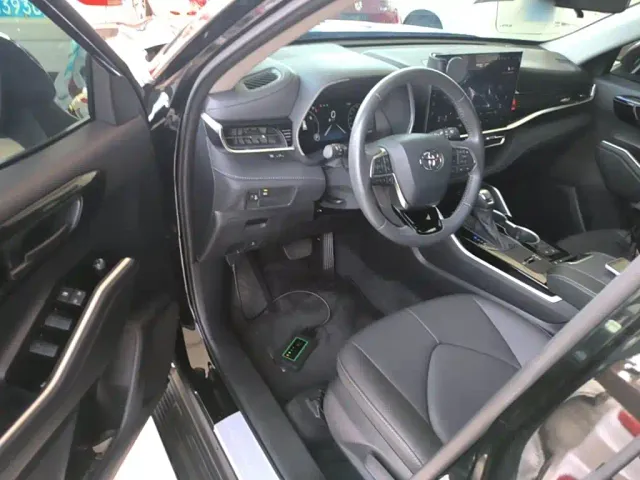 Toyota Highlander — Фото автомобиля 15