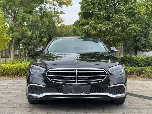 Mercedes-Benz E-Class — Фото автомобиля 2