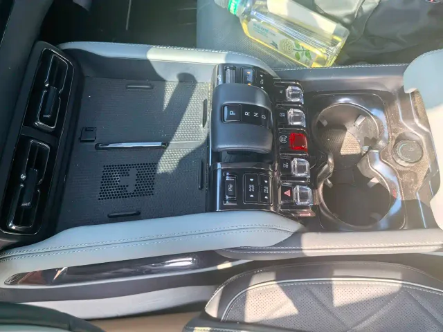 BYD FangChengBao Leopard 5 — Фото автомобиля 5