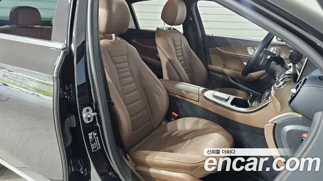 Mercedes-Benz E-Class — Фото автомобиля 11