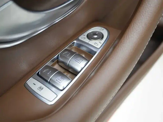 Mercedes-Benz E-Class — Фото автомобиля 8