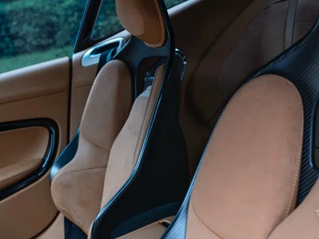 Aston Martin DB12 — Фото автомобиля 12