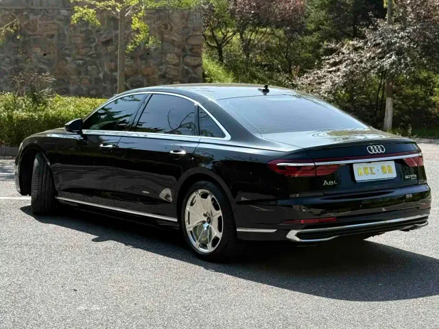 Audi A8 — Фото автомобиля 6