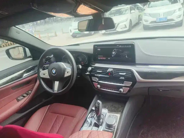 BMW 5 Series — Фото автомобиля 12