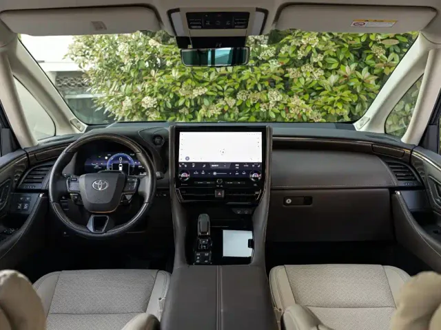 Toyota Alphard — Фото автомобиля 10