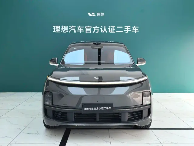 Li Auto L8 — Фото автомобиля 2