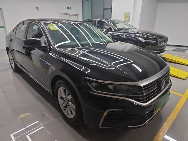 Volkswagen Passat — Фото автомобиля 3