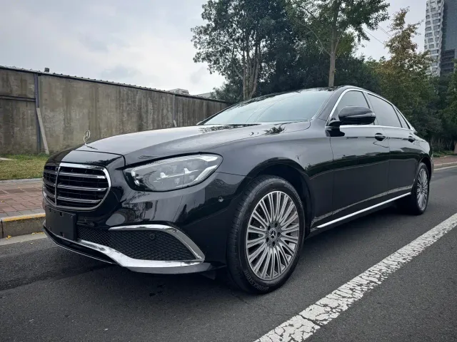 Фотография автомобиля — Mercedes-Benz E-Class