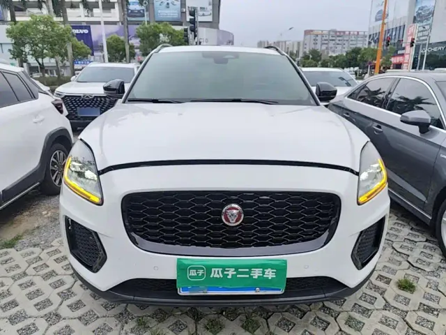 Jaguar E-PACE — Фото автомобиля 2