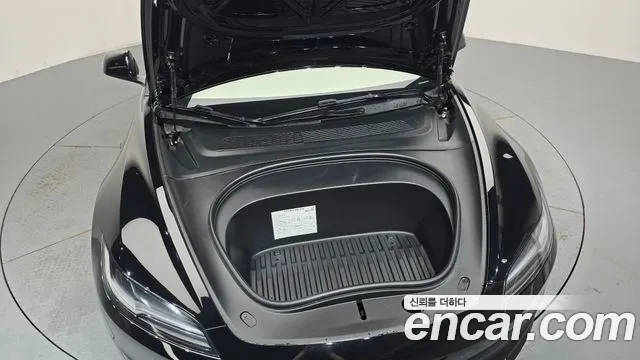 Tesla Model 3 — Фото автомобиля 6