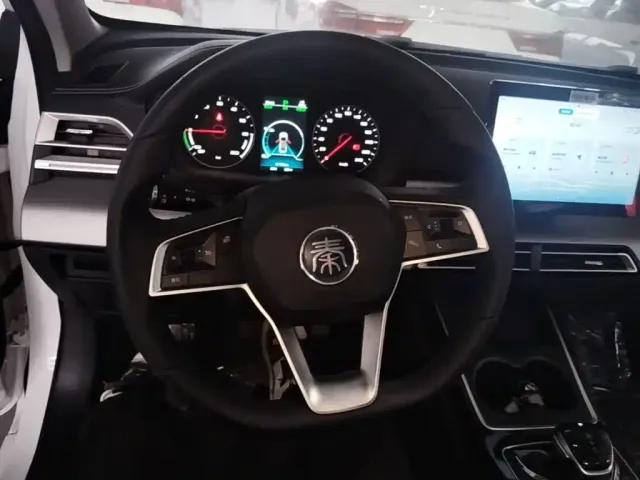 BYD Qin — Фото автомобиля 10