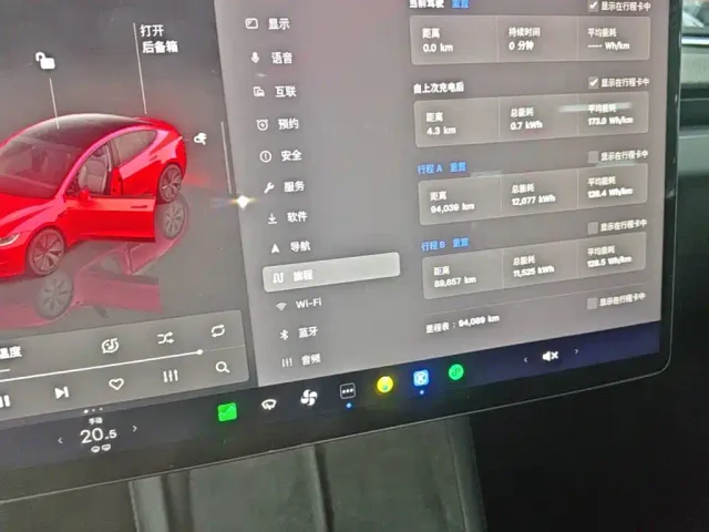 Tesla Model 3 — Фото автомобиля 11