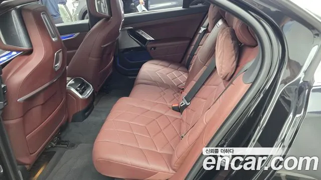 BMW 7 Series G70 — Фото автомобиля 26