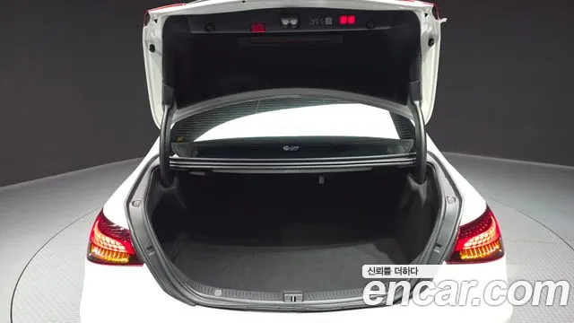 Mercedes-Benz E-Class — Фото автомобиля 28