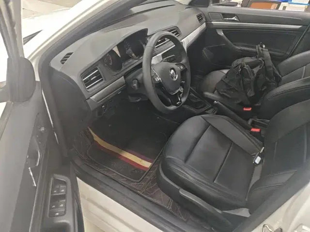 Volkswagen Lavida — Фото автомобиля 15
