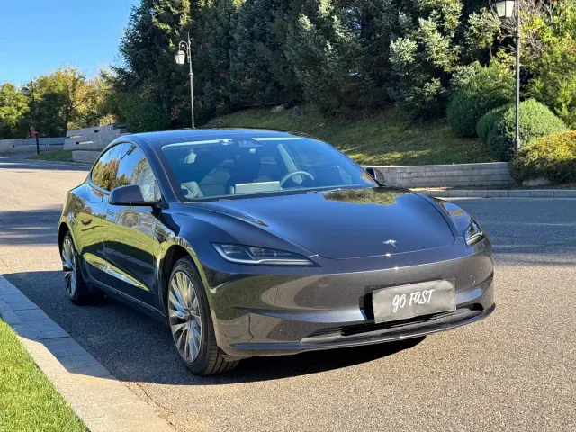 Tesla Model 3 — Фото автомобиля 3