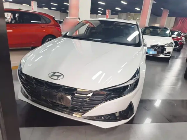 Hyundai Elantra — Фото автомобиля 2