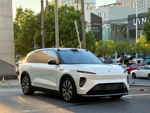 Nio ES8 — Фото автомобиля 3