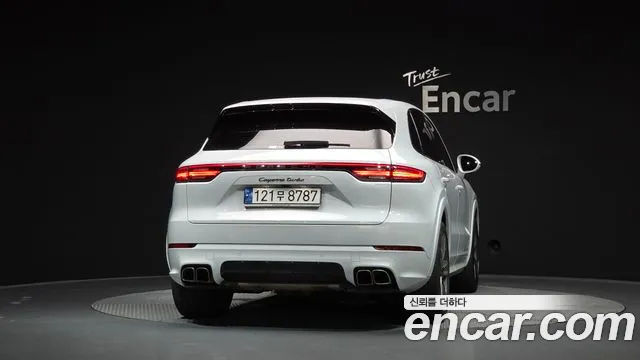 Porsche Cayenne — Фото автомобиля 3