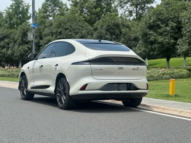 IM Motors LS6 — Фото автомобиля 5