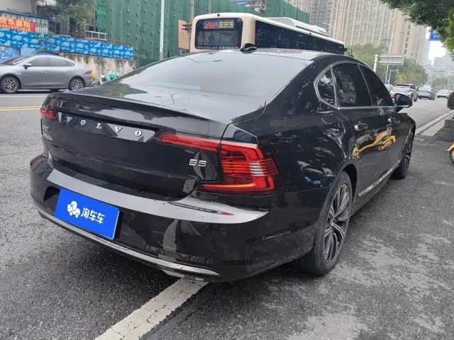 Volvo S90 — Фото автомобиля 3