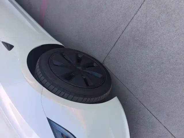Tesla Model 3 — Фото автомобиля 22
