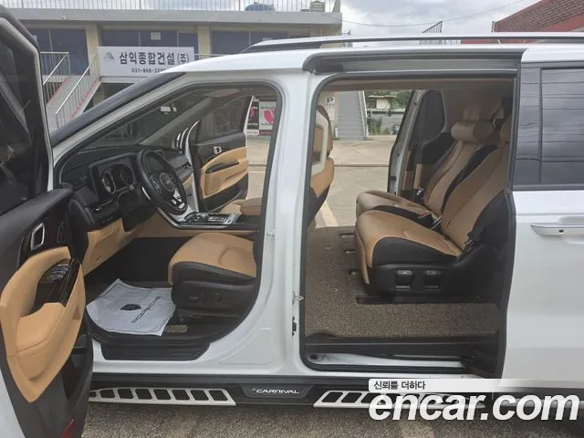 Kia Carnival Generation 4 — Фото автомобиля 13