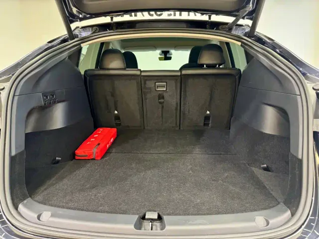 Tesla Model Y — Фото автомобиля 24