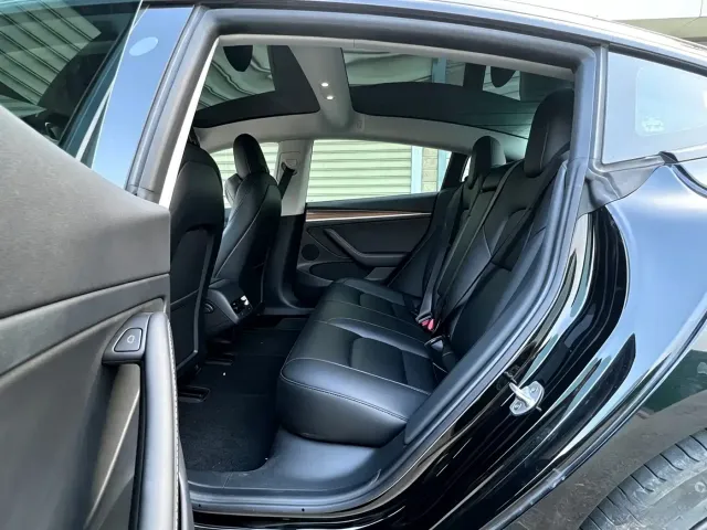 Tesla Model 3 — Фото автомобиля 5